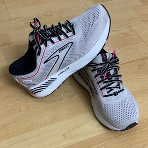 Brooks Women's Athletic Shoes - White and Pink